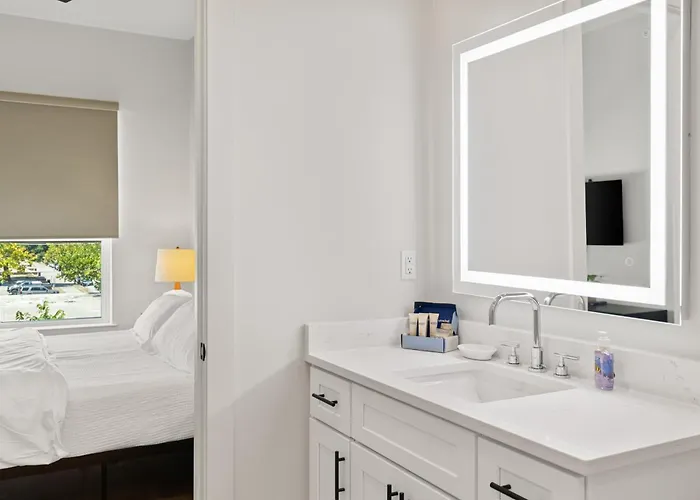 The Corbin 1204 - Magnolia Moderns Apartment *